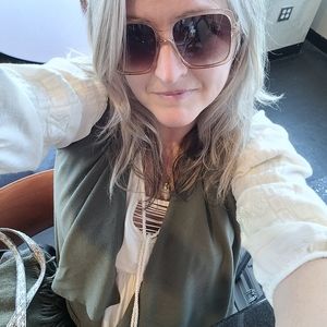 Meet your Posher, Angela